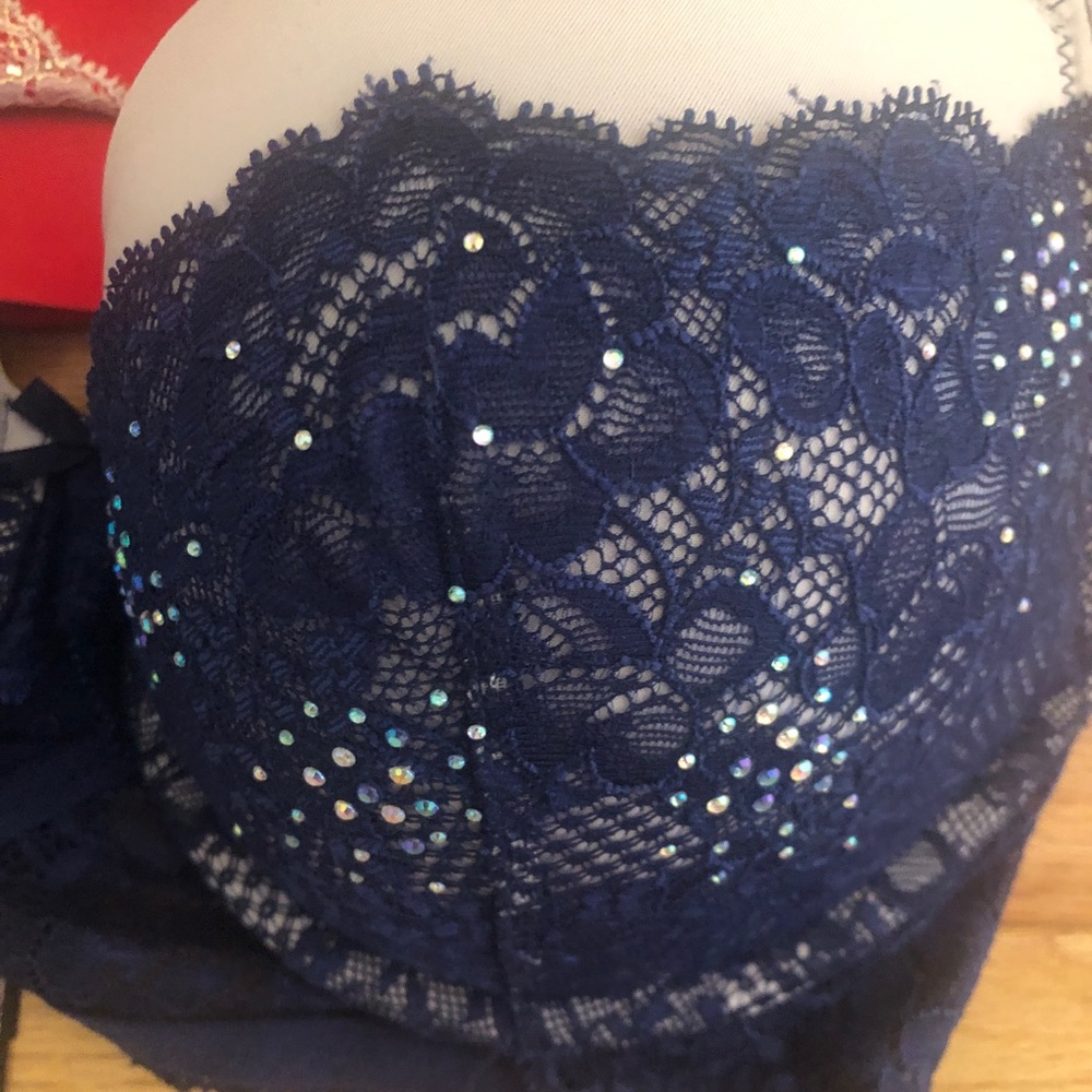 (2)Victoria Secret bras - Picture 2 of 6